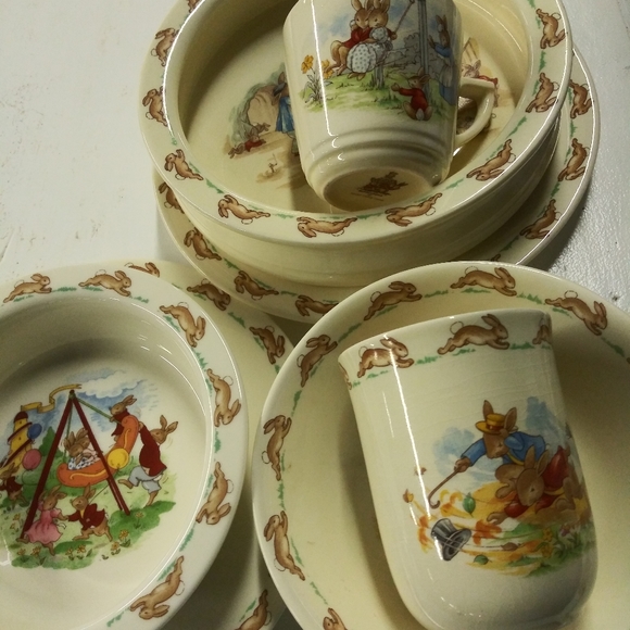Royal Doulton Bunnykins Blown Away--8 Piece Set